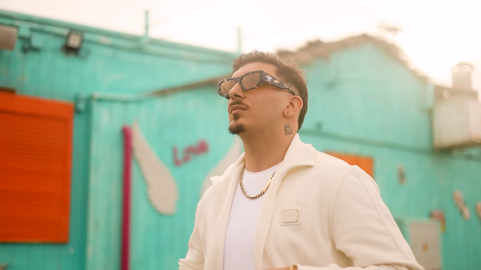 Jthyago en uno de sus videoclips con TheTryck