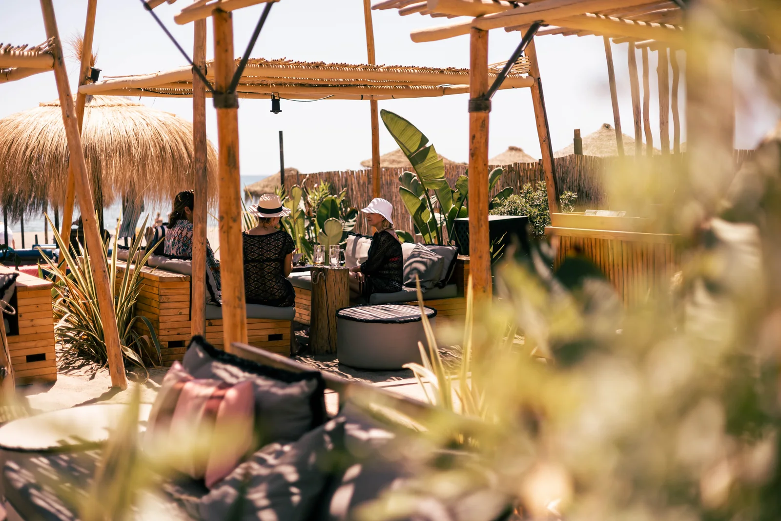 Sala de un beach club