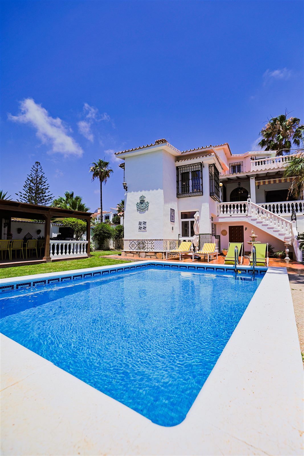 Villa con piscina fotografiada por TheTryck